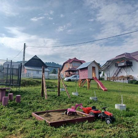 Casa Bucovina Dorna Candrenilor Ascutitele ภายนอก รูปภาพ